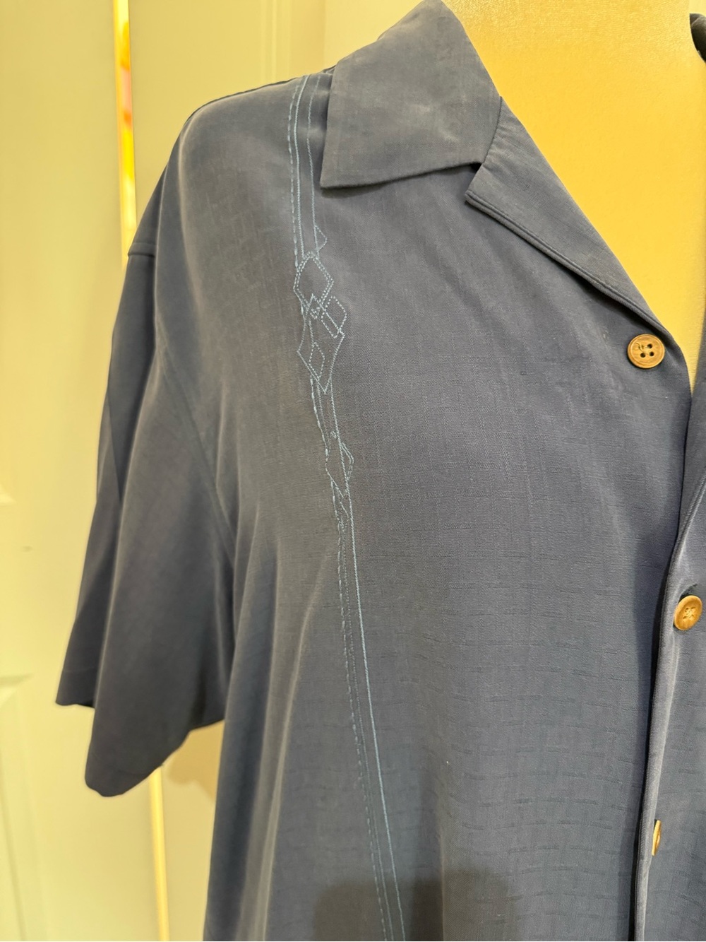 Tommy Bahama Blue 100% Silk Short Sleeve Button-Front Shirt L Double Take Cigars - Picture 4 of 7